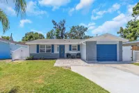 Ultimate Florida Getaway: 2 Units, 1 Great Stay! Các khách sạn gần Target