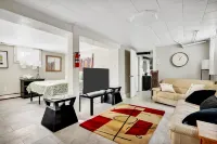 Charming Retreat with Private Backyard Oasis - Cozy and Inviting Escape