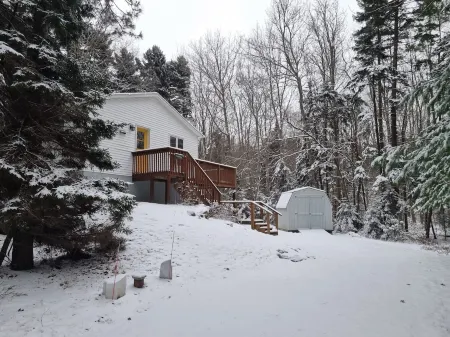 Yearround Cottage on Peaks Island Отели в г. Peaks Island