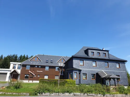 Fewo im Gästehaus Werraquelle, Naturnah, Familienfreundlich, Tierlieb, Gruppen Hotels in Siegmundsburg