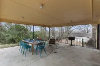 5br Retreat: 4mins to UA - BBQ - Firepit - Games