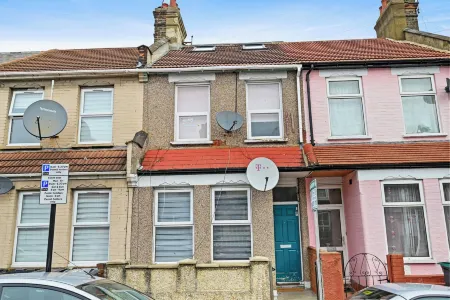 Cosy Tottenham Apartment Sleeps 4