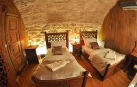 Issız HAN Tarihi Butik Otel Hotels in Karacabey