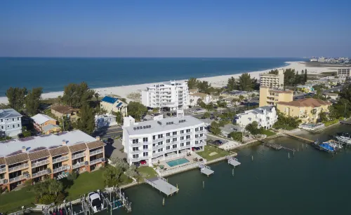 Provident Oceana Beachfront Suites - Apartments