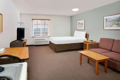 韋恩堡伍德斯普林套房酒店