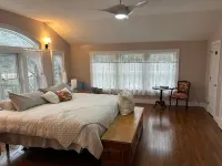 37 Oak Ridge House Hotels in Delmar Township