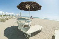 Camping Village Mare Pineta - con vista mare