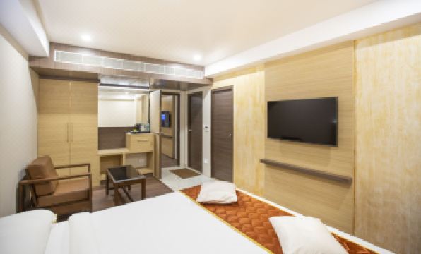 Lee-Benz ARK HOTEL - Housity