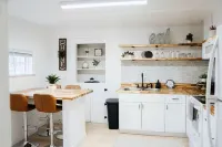 10 Min Walk to Lake + HOT TUB Hotels in Laconia