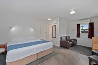Comfort Inn Westshore Beach - С парковкой