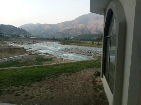 River Dine Hotel Отели в г. Bisian