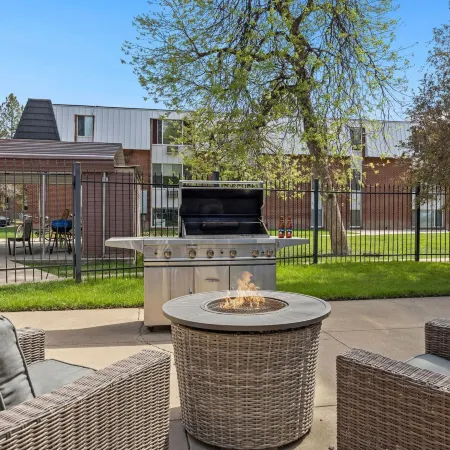 The Fox Den in Old Town! Pool, Sauna & Game Room