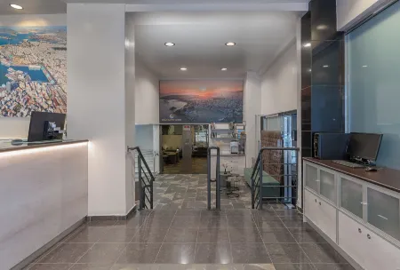 Piraeus City Hotel Отели рядом с достопримечательностью «Microlimano»