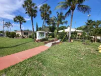 Barefoot Mailman Inn & Suites, Lantana, West Palm Beach, South Florida فنادق في Manalapan