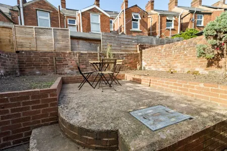 Church View by Staytor Accommodation Отели рядом со станцией St James' Park Railway Station