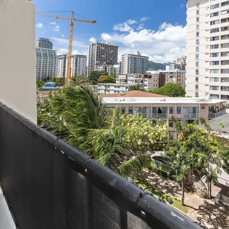 Castle Bamboo Waikīkī Hotel