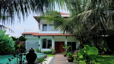 Villa Prambanan Jogja with Private Swimming Pool by Simply Homy Hotels in Kalasan