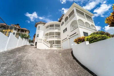 Skyline Suites 2 Queen Bedroom 2 Condo by RedAwning Hotels in 