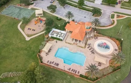 Exquisite Waterfront Retreat - Pet Friendly by RedAwning Отели рядом с достопримечательностью «World Golf Village»