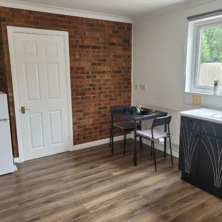 1 Bedroom - Sleeps 3 - Free Parking