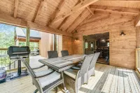 Stone Mountain Lodge 4 Bedroom Cabin by RedAwning - 4-نجوم