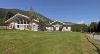CGH Résidence Boutique le Hameau de Pierre Blanche Hotel dekat Les Gorges de la Diosaz
