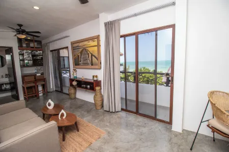 Hau Holbox, Oceanfront Boutique Hotel
