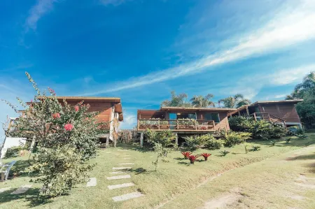 Chalés e Bangalôs Ibiraquera Отели в г. Имбитуба