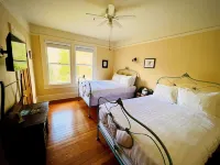 Sasquatch Crossing Eco Lodge B&B Hotels in Fraser Valley C