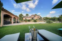 Havre de PAIX" 5 étoiles Prestige Jacuzzi, Hammam, Sauna, Piscine chauffée Mougins Cannes Grasse Hotels in Mougins
