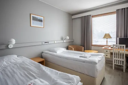 Hotel Karhu Отели рядом с достопримечательностью «Kakslauttanen»