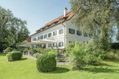 Hotel Aiterbach am Chiemsee Hotels near Badeplatz Schraml
