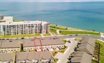Globalstay. Waterfront 5Br Townhouse. Private Hot Tub, Gym, Sauna