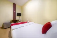 RedDoorz Near Tvri Gorontalo Hotels in Dungingi