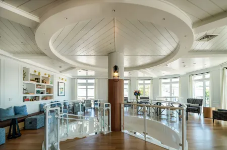 The Brenton Hotel Отели рядом с достопримечательностью «Клифф Уолк»