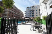 Apart Hotel Resilient - Pools