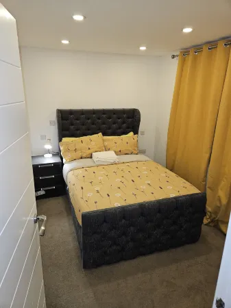 1 Bed Flat - Sleeps 2 - Pets - Garden - Parking Отели рядом с достопримечательностью «Барьер Темзы»