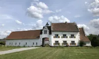 Ferme Delgueule Hotels near Domaine du Château du Biez