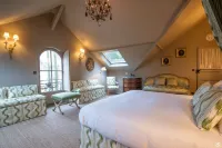 Manoir des Basses Rivières Hotels near Barn Meslay