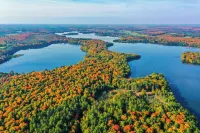 Cabin with private dock and large yard space! Hotels in Ashland County