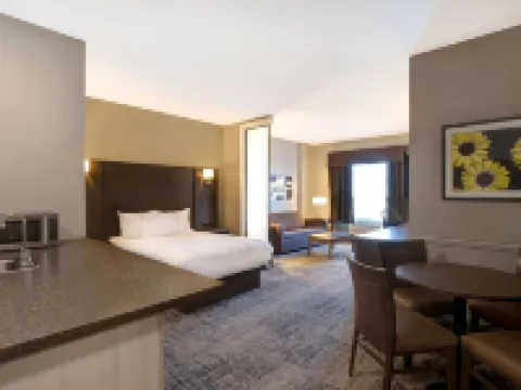 Days Inn & Suites by Wyndham Warman Hotels in Warman