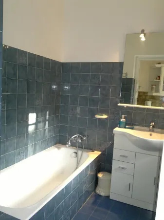 SAINTE-MAXIME - Accommodation with garden and veranda in swimming pool, tennis area