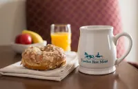 Travelers Rest Motel - breakfast
