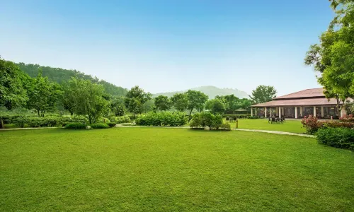 The Riverview Retreat Corbett by Leisure Hotels