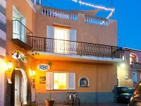 Ring Hostel Hotels in Forio