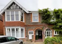 Poets Apartment with Free Parking by My Getaways