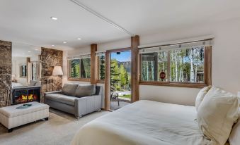 Laurelwood Condominiums