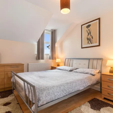 Arcadia House - Lovely Apartment Close to Beaches Harbour and Town Centre