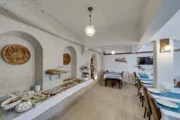 El Puente Cave Hotel