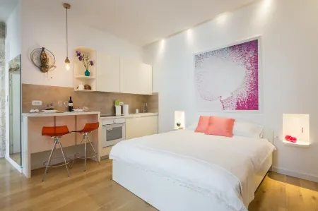 That Place Studio Apartment Отели в г. Трогир